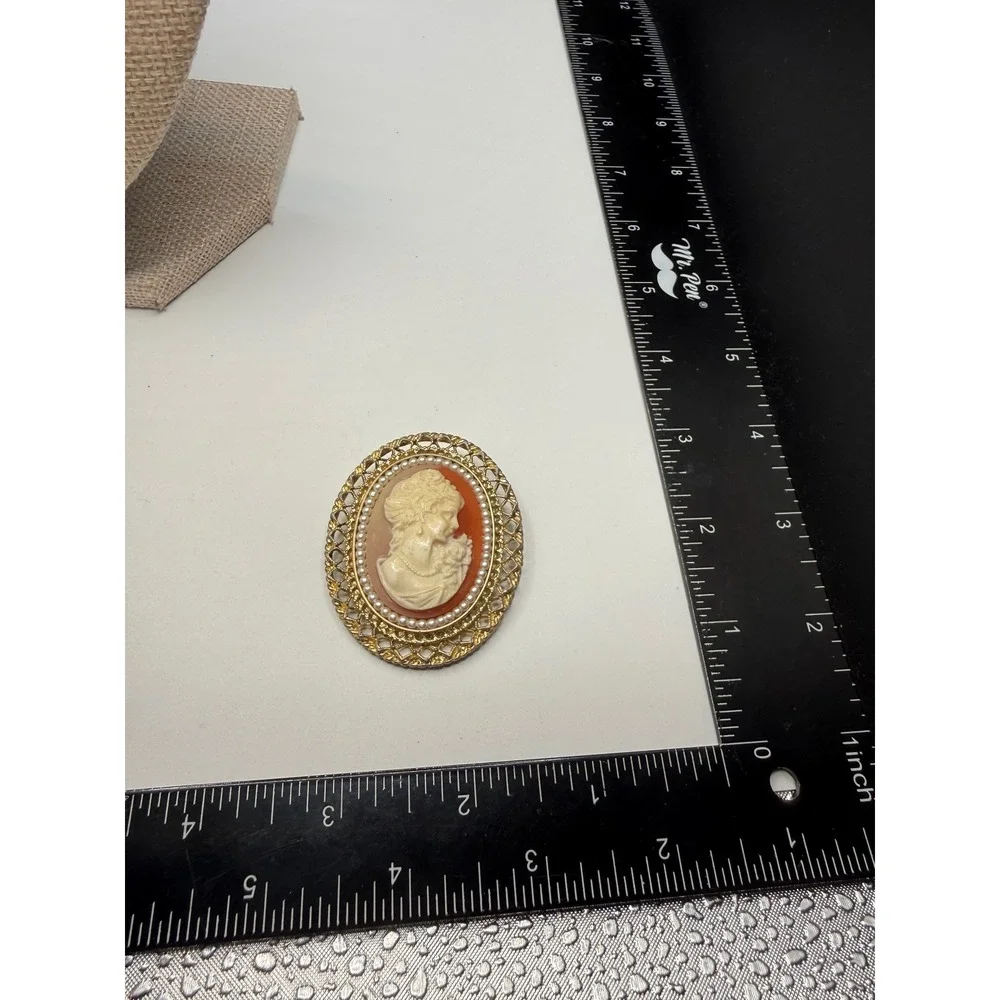 Vintage Cameo Brooch Pendant‎ Faux Pearl Gold Tone Filigree Oval Portrait Pin